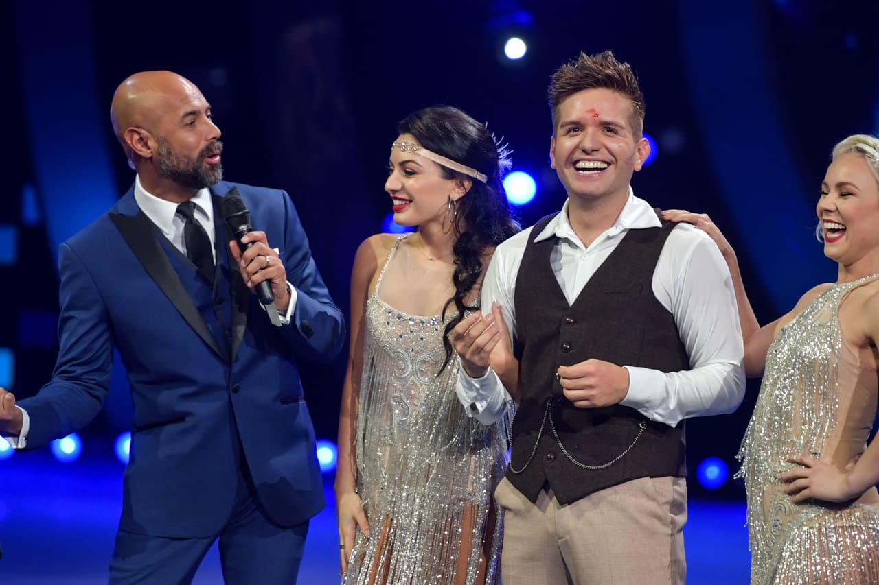 Pero antes, Javier se dio cuenta de que el cantante tenía una herida. El Dasa respondió : "Es que yo doy todo el en escenario".