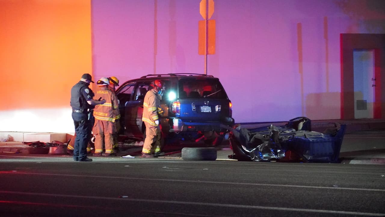 El conductor de la Chevy Colorado fue declarado muerto en la escena por autoridades locales.
<br>