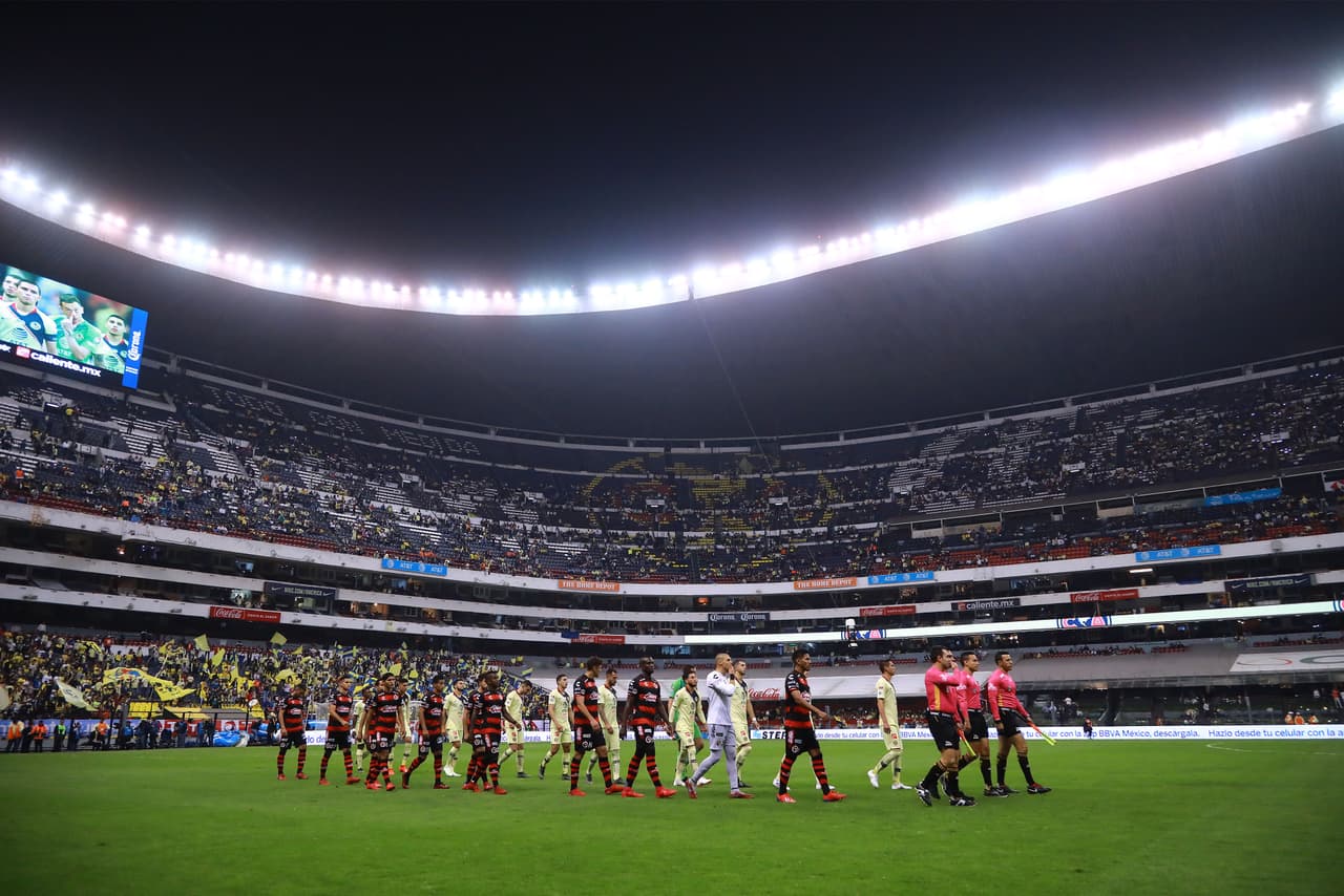 Águilas del América y Xolos de Tijuana se enfrentaban en la cancha del Estadio Azteca para la Semifinal de la Copa MX en un partido que se anticipaba muy equilibrado.