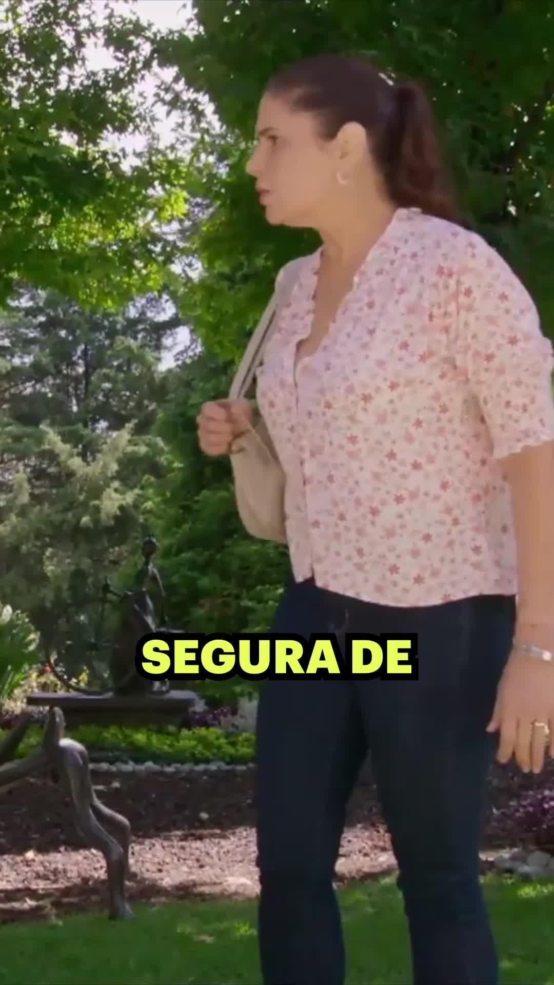 Karen advierte a Amparo de los planes de Úrsula