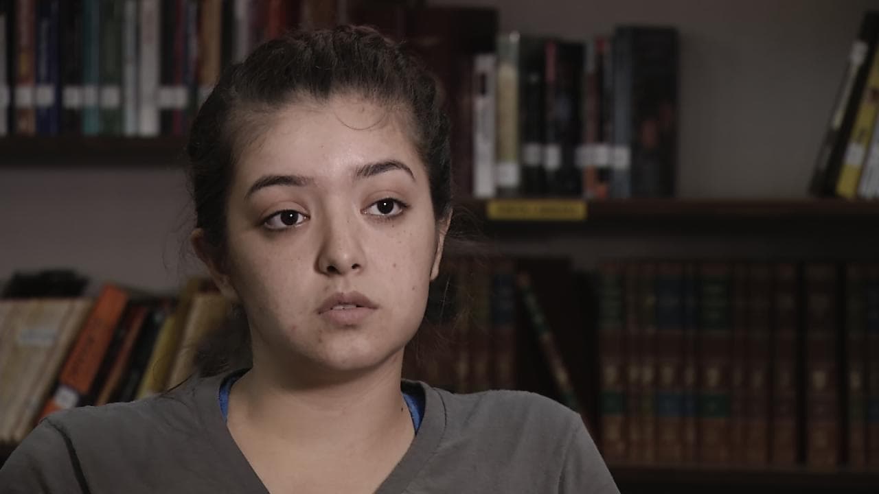 Ever, la mayor de los hermanos, no pudo terminar la secundaria por los continuos viajes de sus padres.