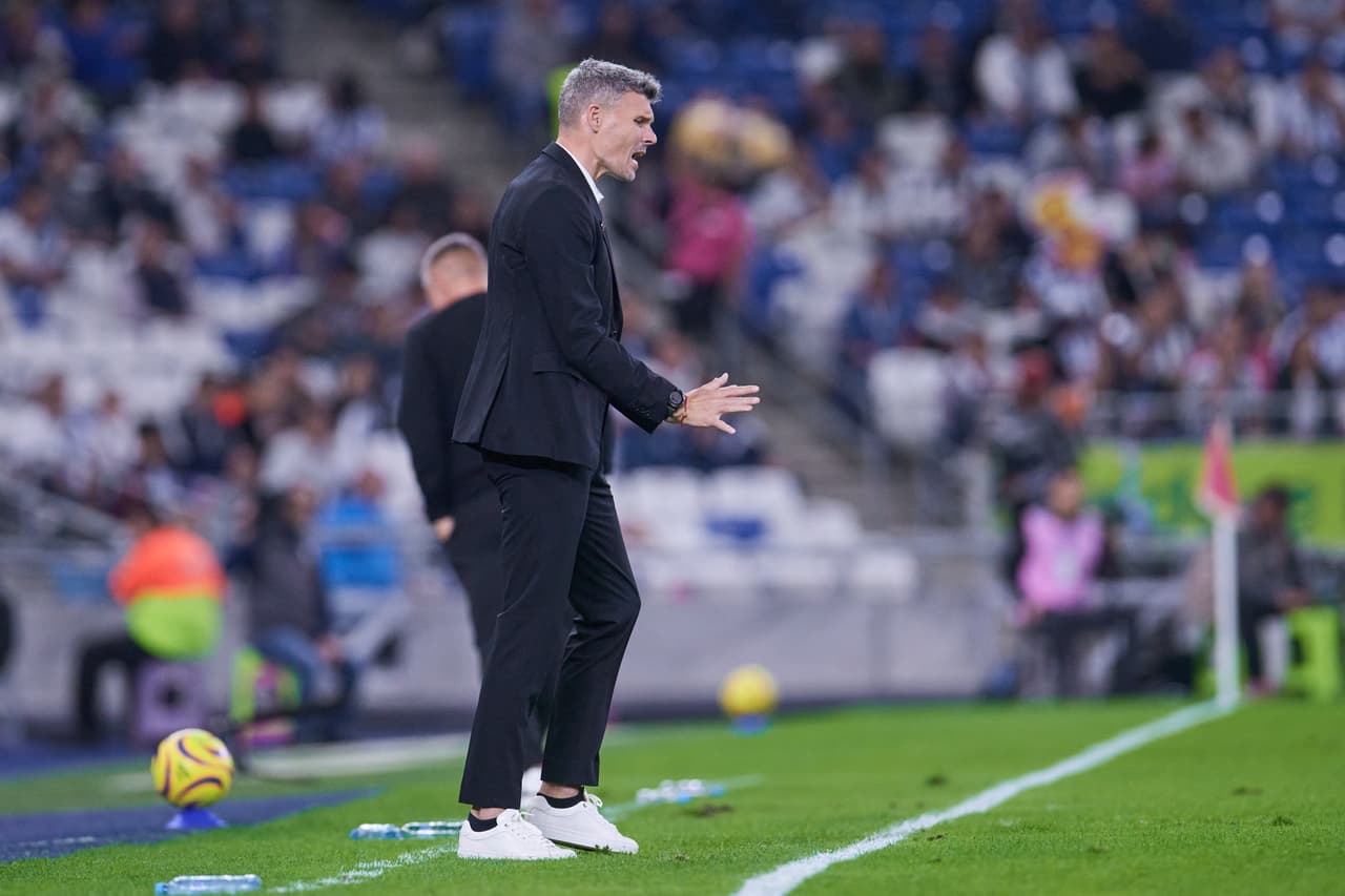 Fernando Ortiz queda inconforme tras empate de Rayados ante Querétaro