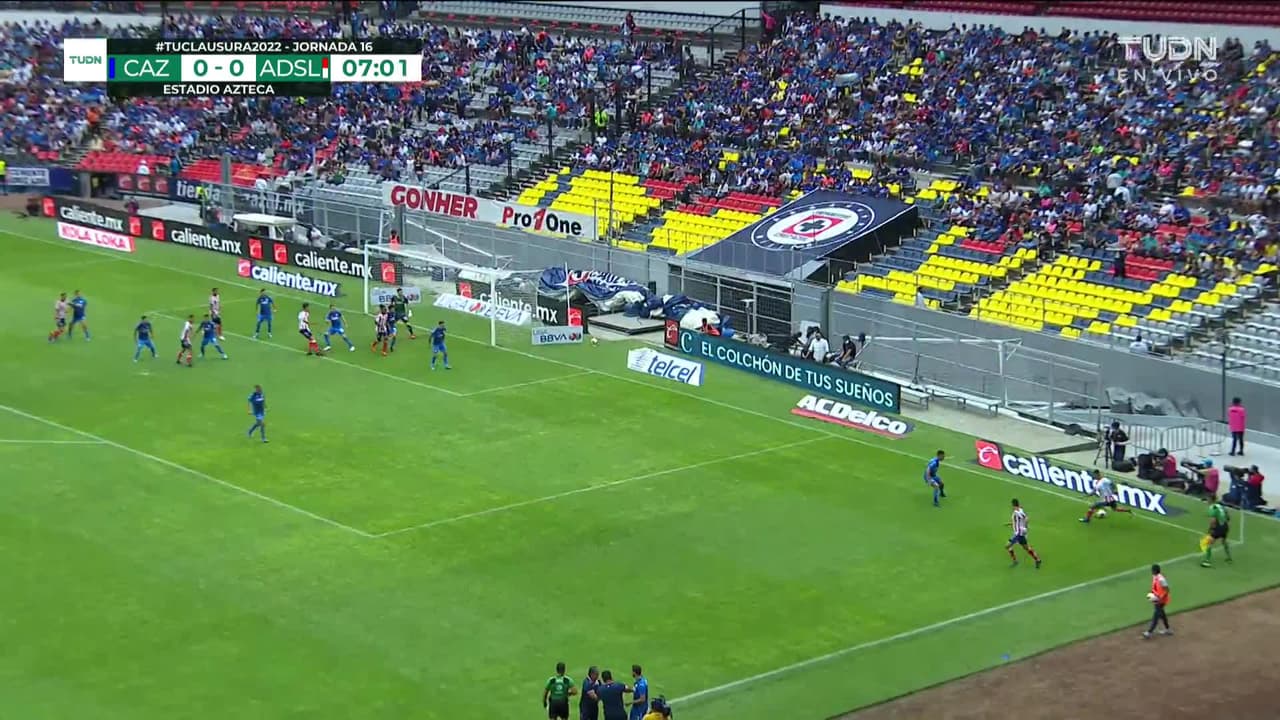 ¡TIRO ATAJADO! disparo por Germán Berterame.