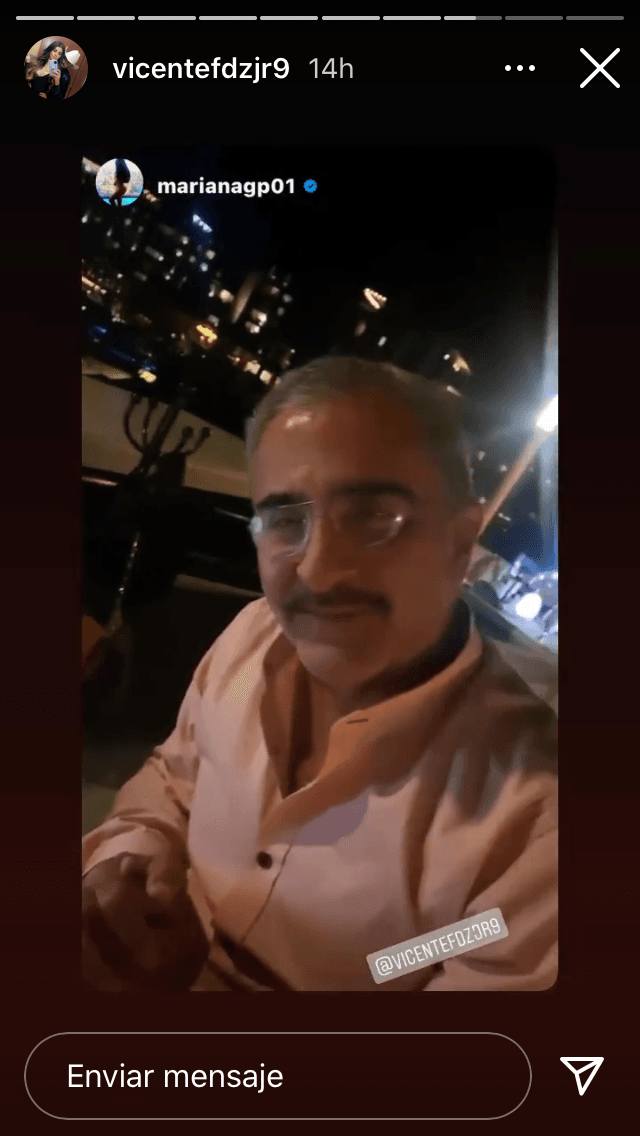En sus cuentas de redes sociales, ambos presumen de manera constante su amor. Por ejemplo, la semana pasada publicaron imágenes del viaje que hicieron a Cabo San Lucas para 
<b><a href="https://www.univision.com/famosos/vicente-fernandez-jr-celebra-cumpleanos-con-nueva-novia-fotos" target="_blank">festejar el cumpleaños 57 del cantante. </a></b>
<br>