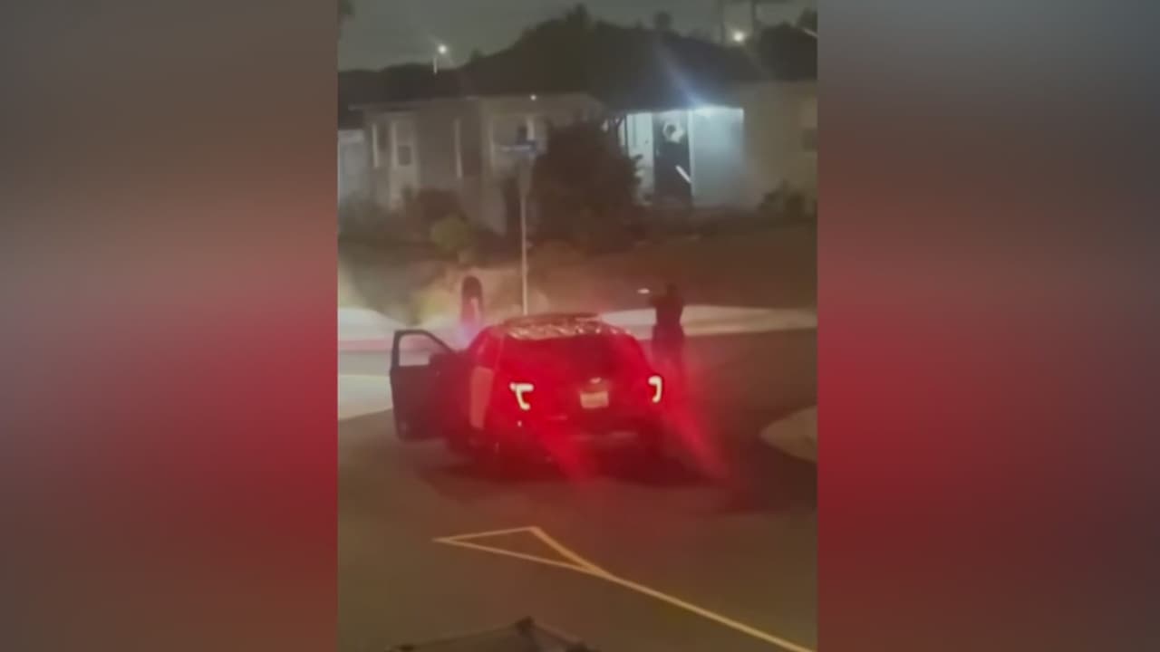 Policía de Los Ángeles dispara a hombre hispano; video desata polémica