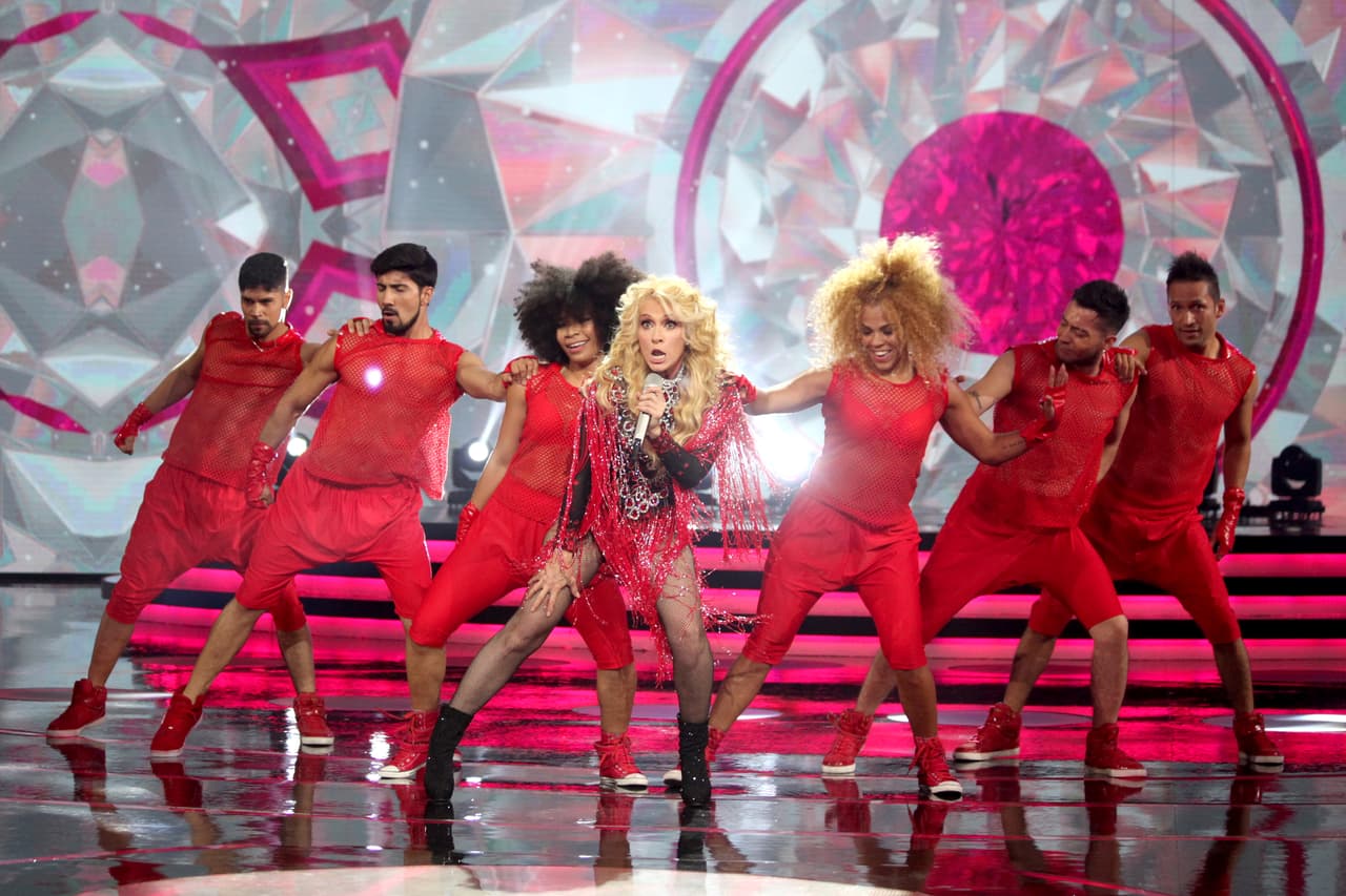 Previamente, Yuri la había llenado de halagos: "Eres una gigante!", le escribió, "en corazón y pasión. Aplaudo tu talento y humildad. Gracias por la foto con Camila", finalizó.