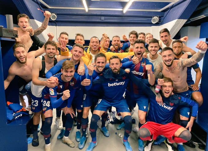 Aspas (12’) abrió el marcador y Martí (60’,70’) empató el encuentro y le dio la vuelta. Mayoral (91’) puso el 3-1 definitivo.