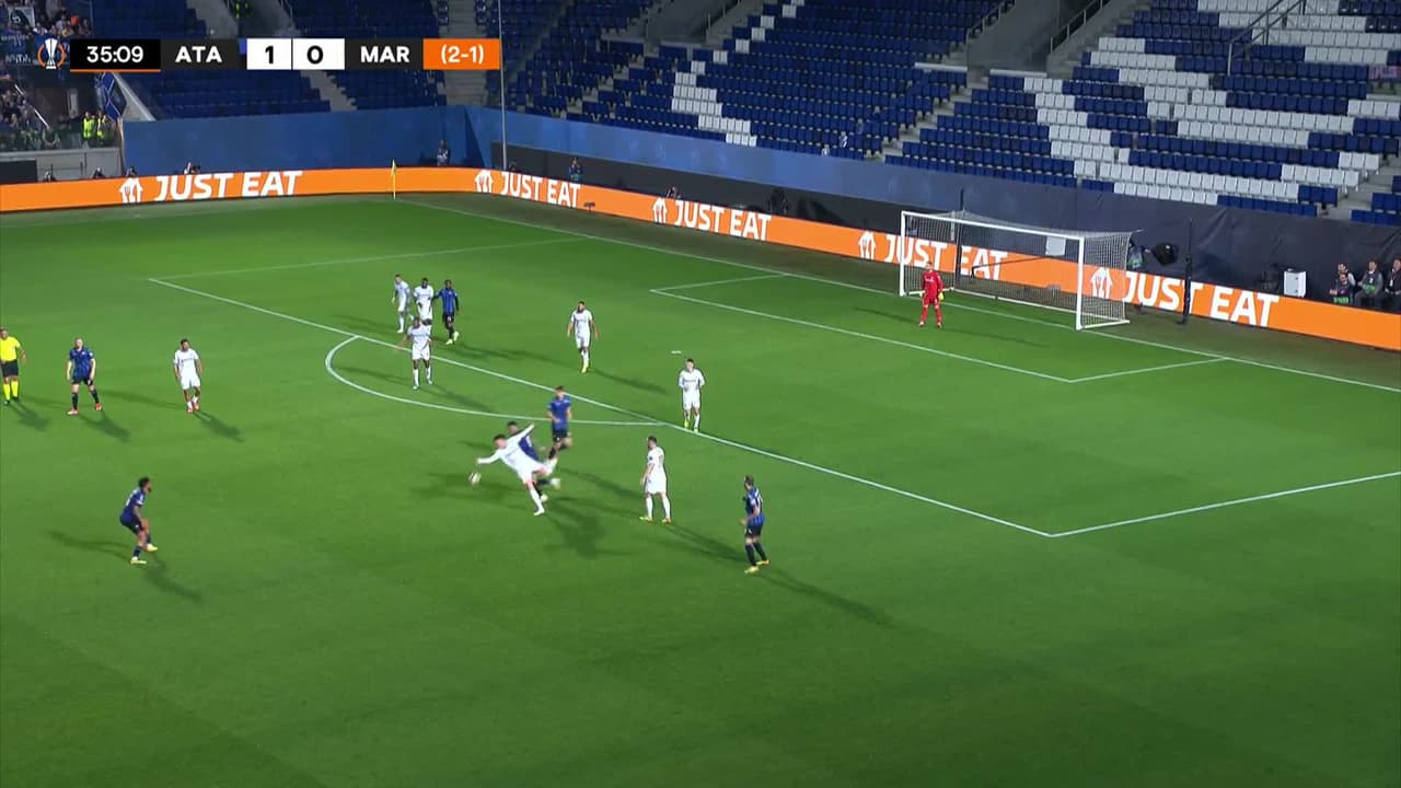 ¡TIRO ATAJADO! disparo por Charles De Ketelaere.