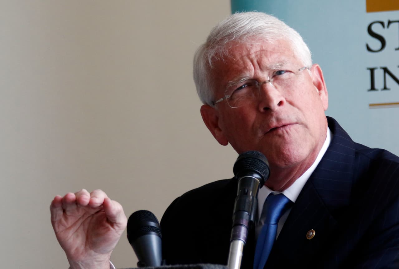 El senador de Mississippi Roger Wicker también está en la mira de Bannon.