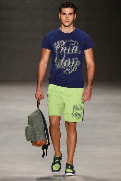 Incentiva a tu chico a fusionarlos en un ‘outfit’ de bermuda y chaqueta.