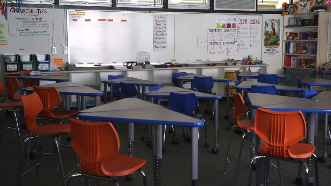 Coronavirus: las escuelas de Los Ángeles permanecerán cerradas por el resto del año escolar