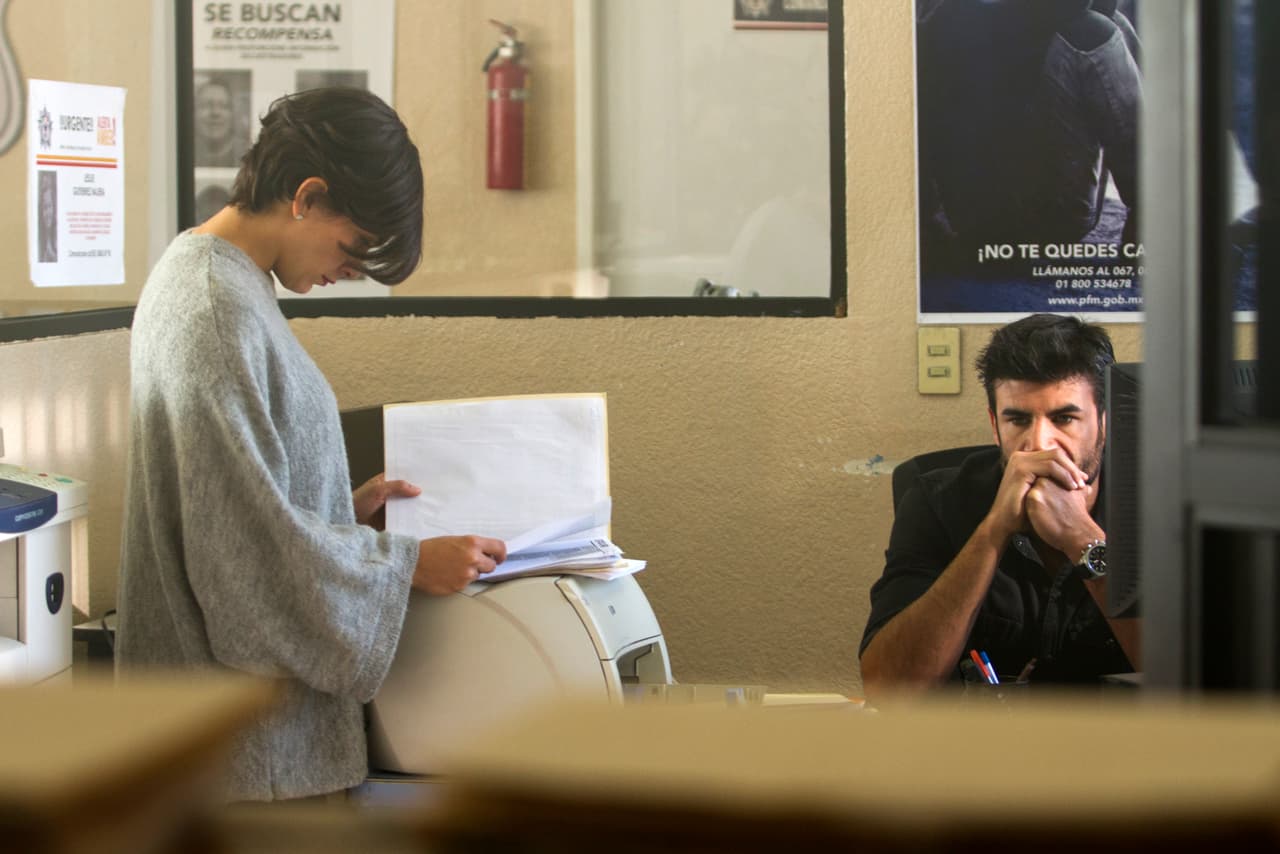 Él y 
<b><a href="http://www.univision.com/series/la-piloto/maria-de-la-fuente-es-monica-ortega">Mónica</a></b> sabían perfectamente que su hermano 
<b><a href="http://www.univision.com/series/la-piloto/alejandro-nones-es-oscar-lucio">Óscar</a></b> haría hasta lo imposible para sacarlo de la cárcel.