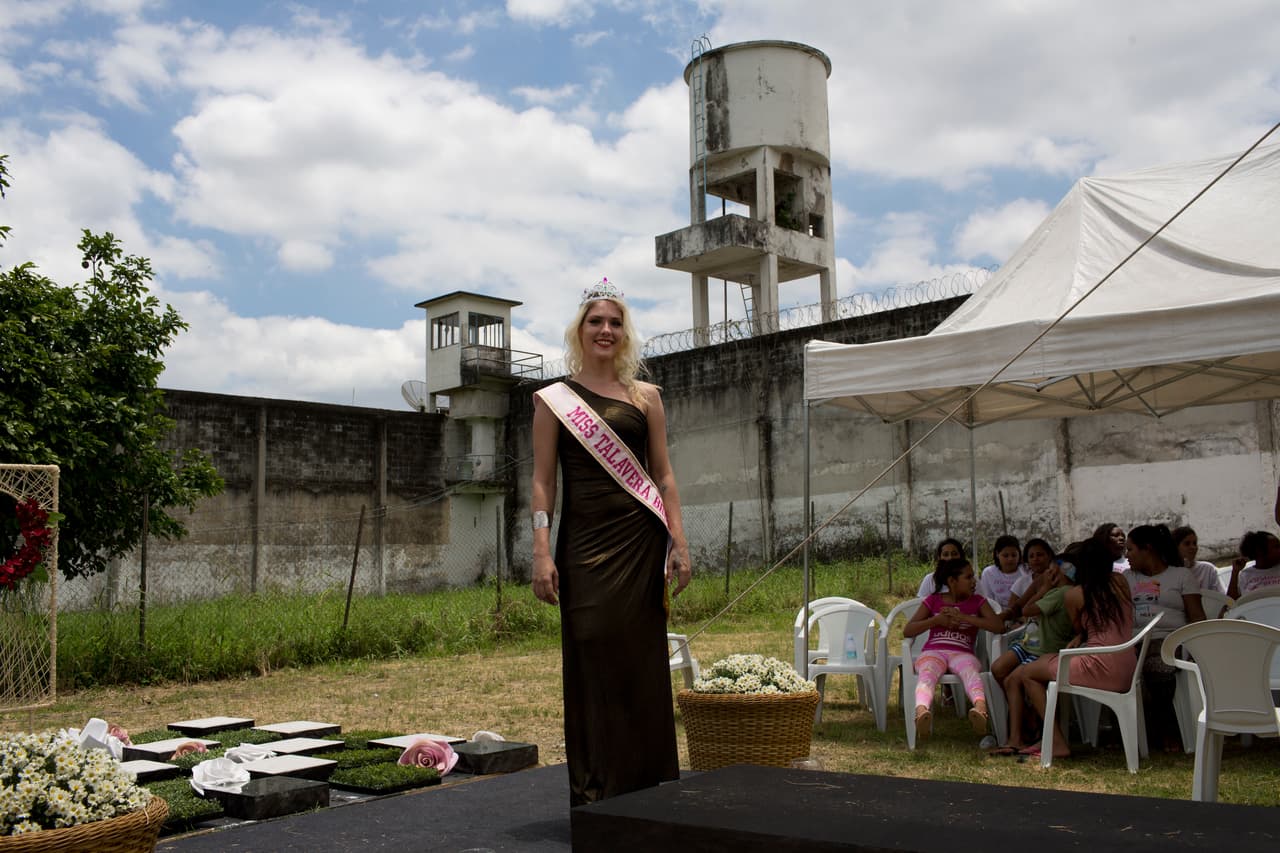 Verónica Verone posa para los presentes luego de ganar la edición de 2018 del concurso de belleza.
