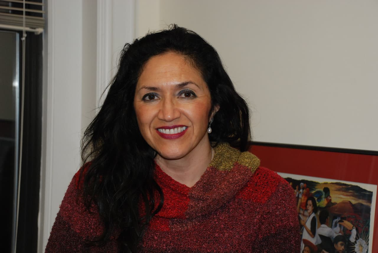 Aracely Panameño será intérprete para votantes con un inglés limitado en Woodbridge, Virginia