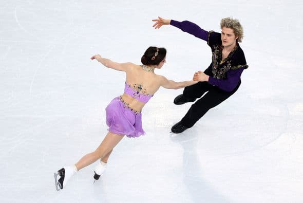 Meryl Davis y Charlie White se han proclamado hoy campeones olímpicos de danza de patinaje artístico en Sochi 2014, una vez disputado el programa libre en el que mantuvieron el liderato que el domingo alcanzaron en el corto. Davis y White, primera pareja de EEUU en ganar un Mundial y que llegaron a Sochi como subcampeones olímpicos, se impusieron en el Palacio Iceberg con 195,52 puntos y un programa largo con música de 'Sherezade", de Nikolai Rimski-Korsakov. Superaron a los defensores del título, los canadienses Tessa Virtue y Scott Moir, que se colgaron la plata con 190,99. El bronce ha sido para la pareja rusa integrada por Elena Ilinykh y Nikita Kapsalapov, con 183,48. Meryl y White llevan 17 años patinando juntos.