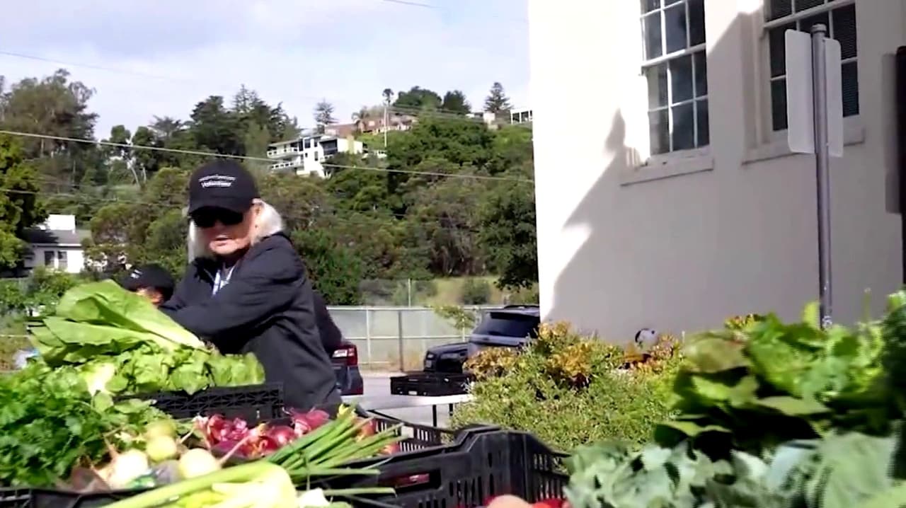 ¿Recorte a CalFood dejaría sin alimentos básicos a miles en California? Esto es lo que sabemos