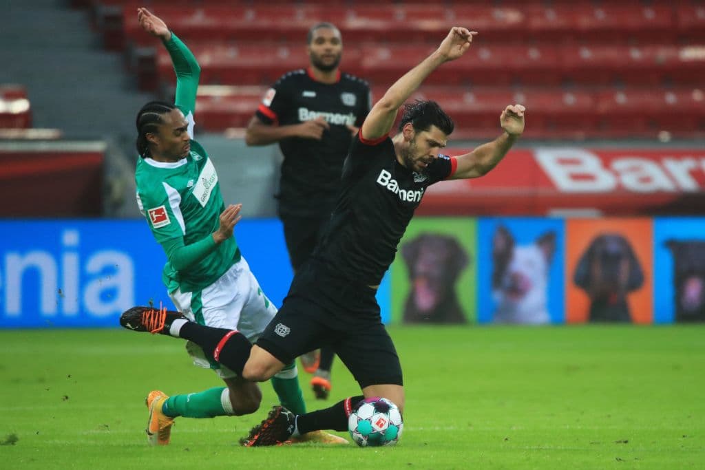 Leverkusen y Werder Bremen, tras igualar a un gol, llegaron a 29 y 15 unidades, respectivamente.