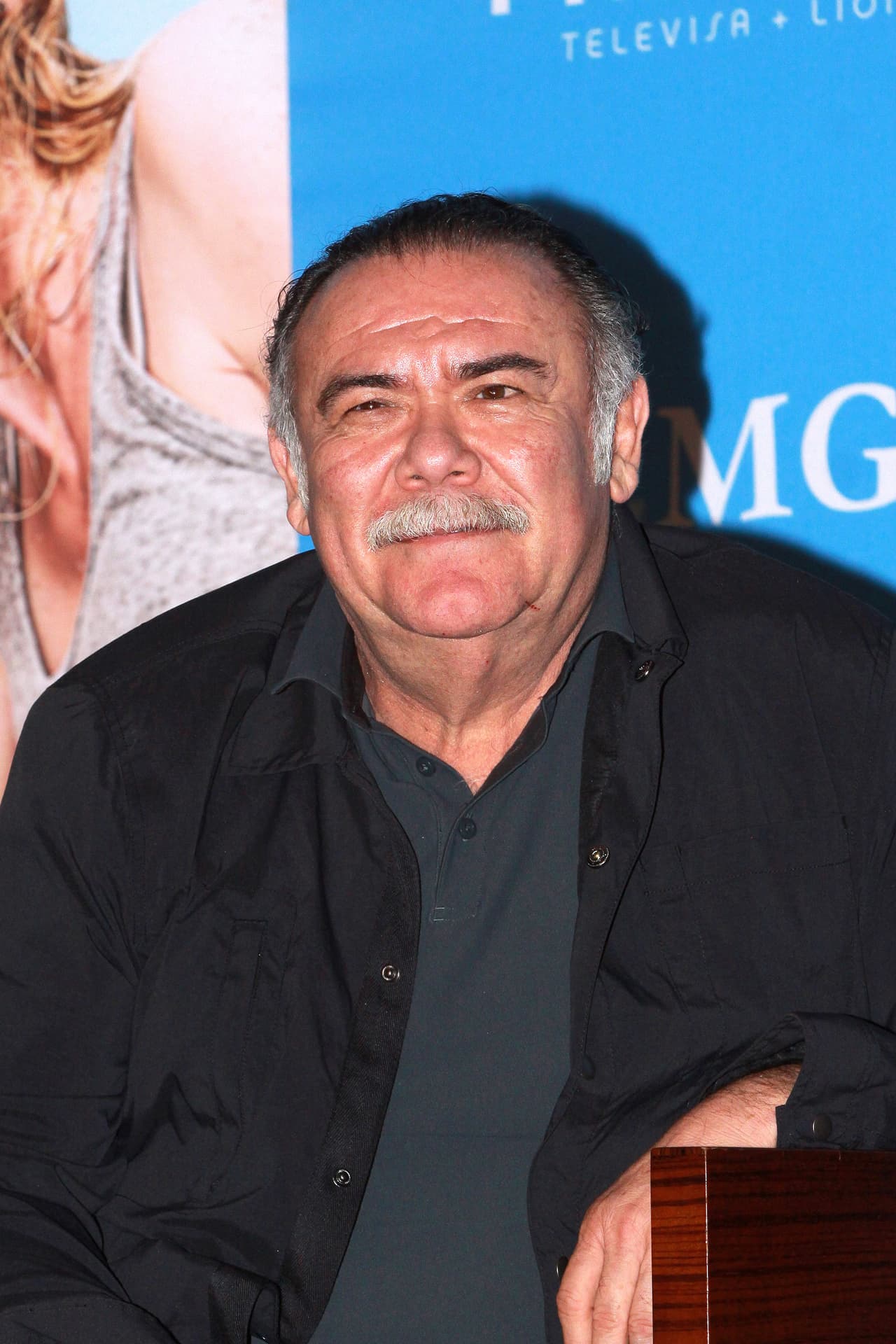 <a href="https://www.univision.com/shows/hoy/hector-bonilla-denuncia-que-hay-un-tipo-de-actores-que-no-son-protegidos-por-la-anda-dirigida-por-jesus-ochoa-video">Jesús Ochoa</a> es el secretario general de la ANDA desde marzo de 2018. Durante su mandato en el sindicato ha tenido 
<b>fuertes enfrentamientos</b> con algunos de sus colegas, como los que tuvo en 2019 con 
<b>Cynthia Klitbo</b>.
<br>