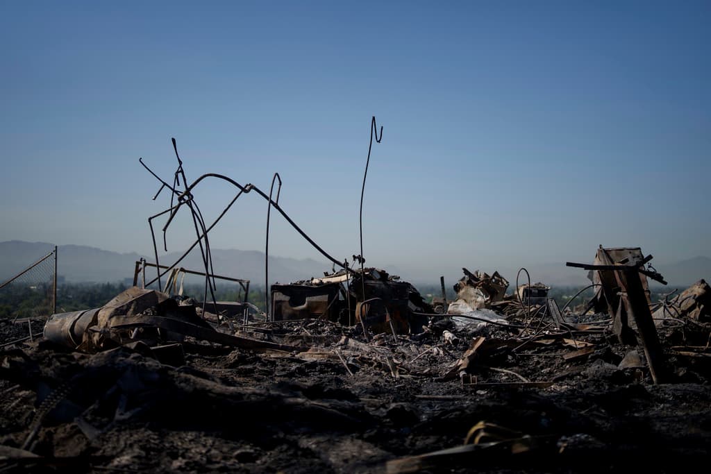 ¿Qué pudieron recuperar las familias afectadas de sus pertenencias? Lamentablemente nada, pues 
<b><a href="https://www.youtube.com/watch?v=SOelYWT7GrA" target="_blank">el incendio devoró rápidamente</a></b> las estructuras con todo lo que había en su interior.