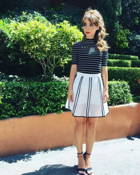 Natalia siempre luce un look muy fresco, juvenil y divertido.