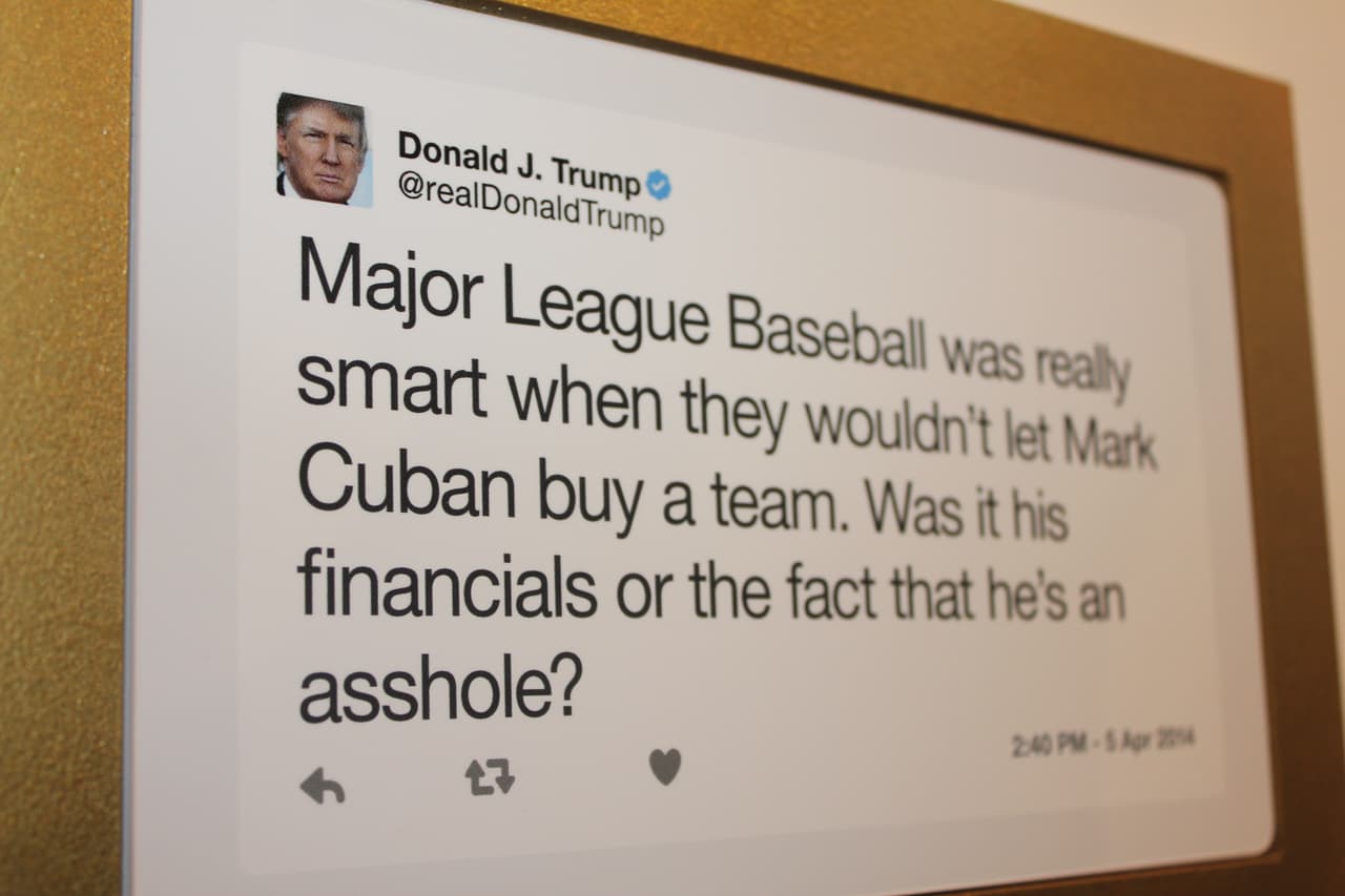 "La Major League Baseball fue realmente lista al no permitir que Mark Cuban comprara un equipo. ¿Fue por el estado de sus finanzas o porque es un estúpido?", dijo sobre el dueño de los Mavericks de Dallas de la NBA. (Patricia Vélez/Univision Noticias)