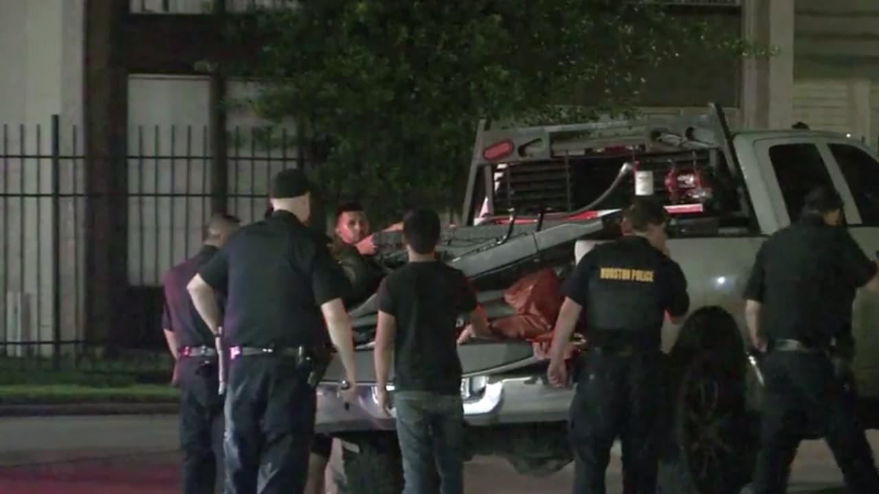 Disparan a hombre en la cabeza al vender tapa trasera de pick up al noroeste de Houston