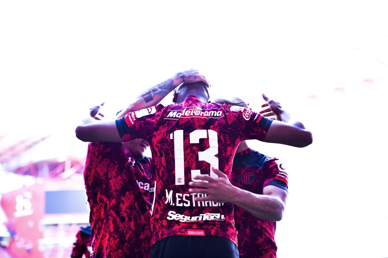 Toluca se impone a Querétaro 3-1. Sepúlveda abrió el marcador para los 'Gallos Blancos', pero Castañeda y Canelo le dieron la vuelta al marcador en seguida y, para finalizar. Estrada marcó el tercero que le dio la victoria a los 'Diablos Rojos'.