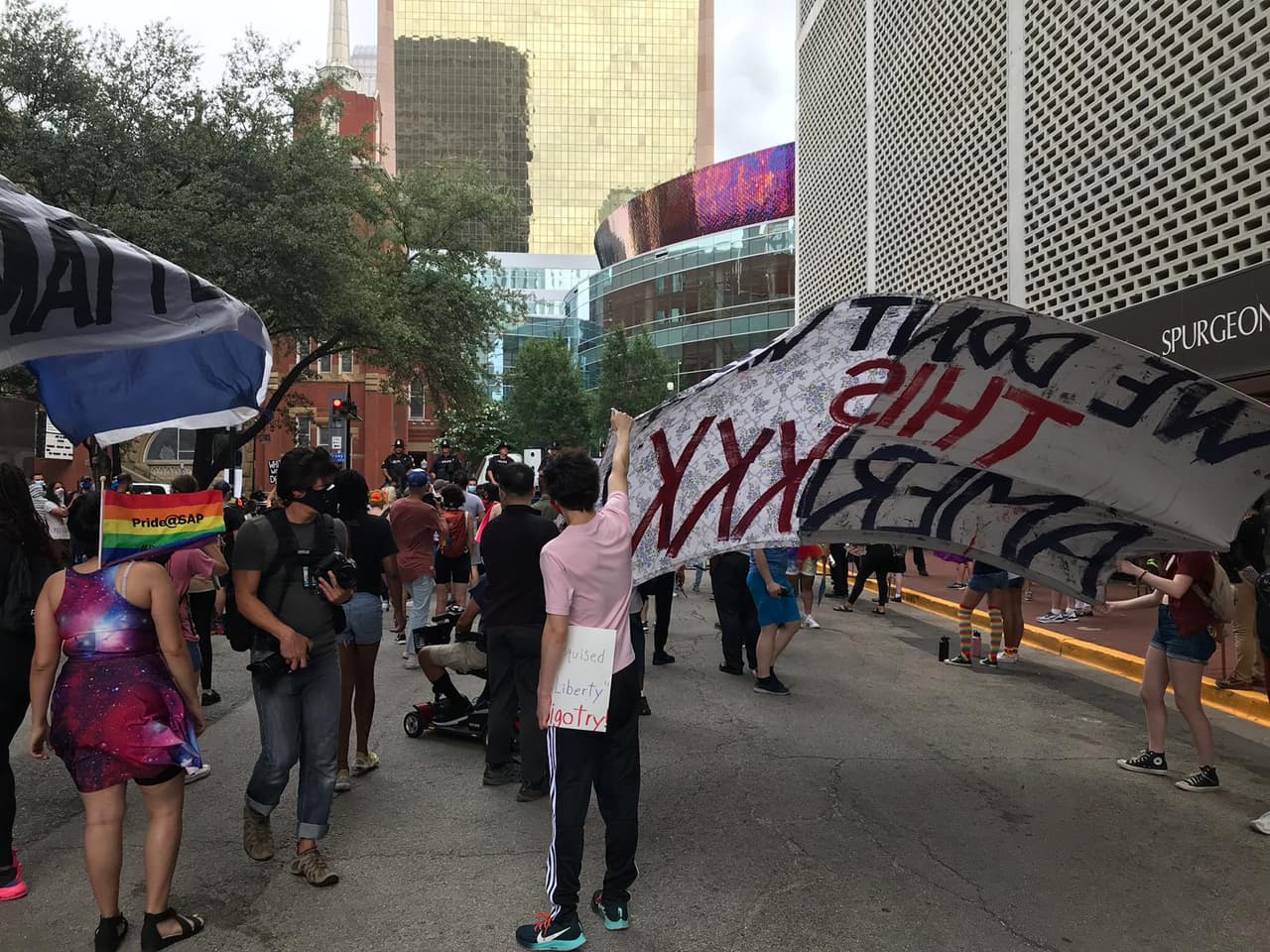 Se espera que el mandatario aún viaje a esos estados, que han establecido récords de nuevas infecciones confirmadas en los últimos días. La Casa Blanca informó que se reunirá con los gobernadores de esos estados y sus equipos de salud.
<br>