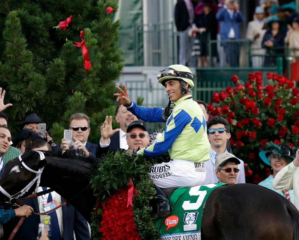 Velázquez, que inició su carrera en la isla en 1990, tuvo un accidente en 2013 que en el que casi pierde la vida.