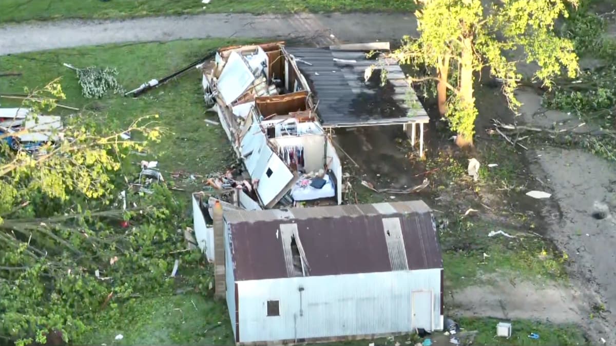 Posible tornado en Illinois deja daños en Germantown y miles sin luz tras tormentas