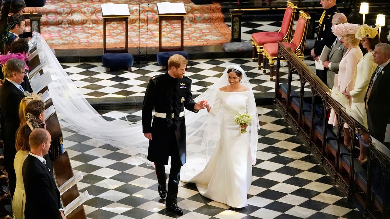 Elton John, Oprah Winfrey, David Beckham y otras celebridades se dieron cita el sábado 19 de mayo de 2018 en el Castillo de Windsor para felicitar a la pareja.