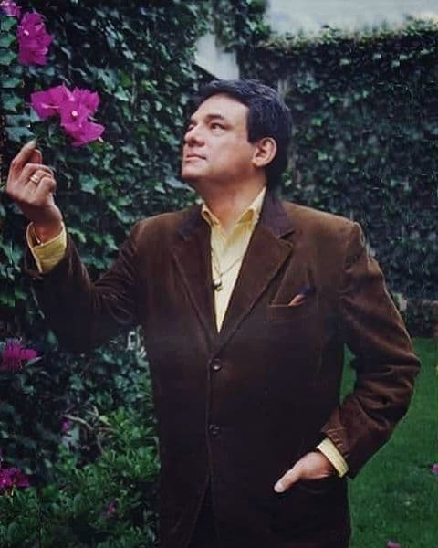 Rápidamente, el tema se convirtió en el número uno de las listas de popularidad y además, se convirtió en uno de los más representativos para "El Príncipe de la Canción".