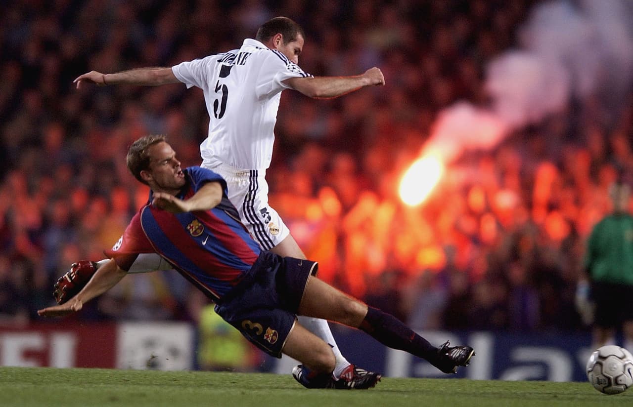 Después se disputó la vuelta en el Santiago Bernabéu el 1º de mayo del 2002 donde el Barcelona logró sacar un empate 1-1 de la Casa Blanca pero el Real Madrid logró avanzar a la Gran Final de la Champions con global de 3 a 1 en favor de los blancos.