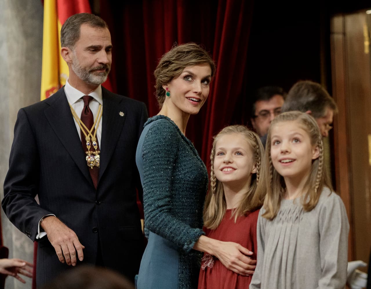 Desde luego, en la actualidad también están las princesas de España, Leonor y Sofía.