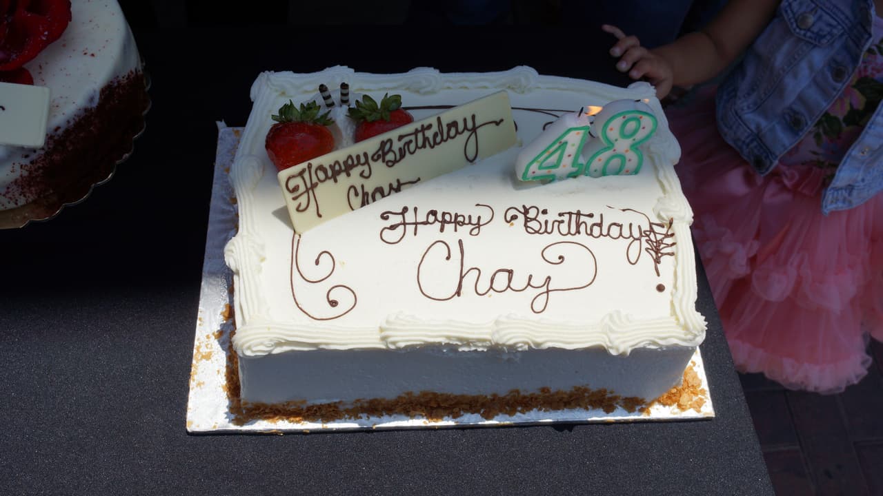 Hubo dos pasteles pues también celebraron el cumpleaños de Rosie.