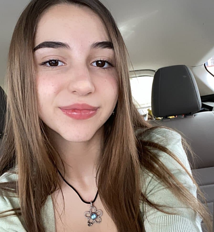 En sus nueve años de carrera artística ha trabajado con grandes actores, muchos de ellos aún la recuerdan con sus personajes infantiles.