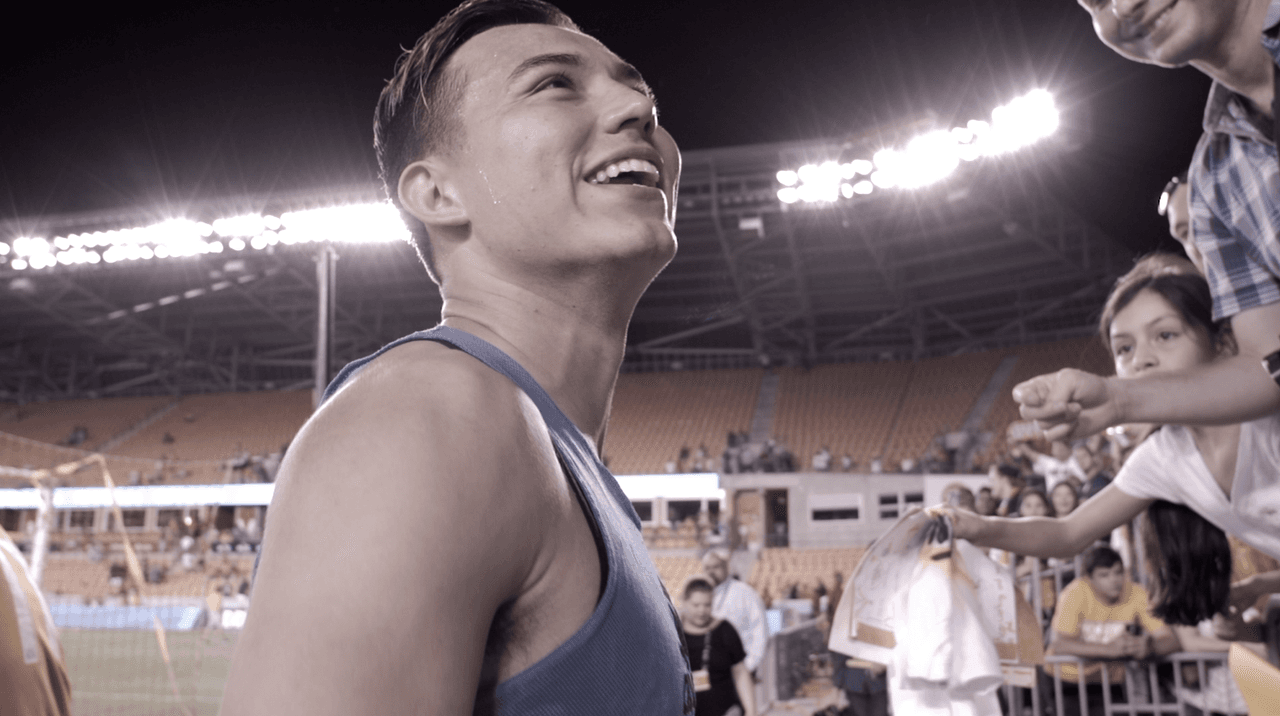 Son días felices para El Cubo y los hinchas de Houston. Él marca gol casi cada fecha y el público se lo agradece.