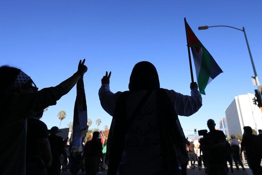 Cientos de miles de palestinos salieron en busca de refugio al sur, muriendo algunos en la ruta a causa de los incesantes bombardeos de Israel a la Franja de Gaza.