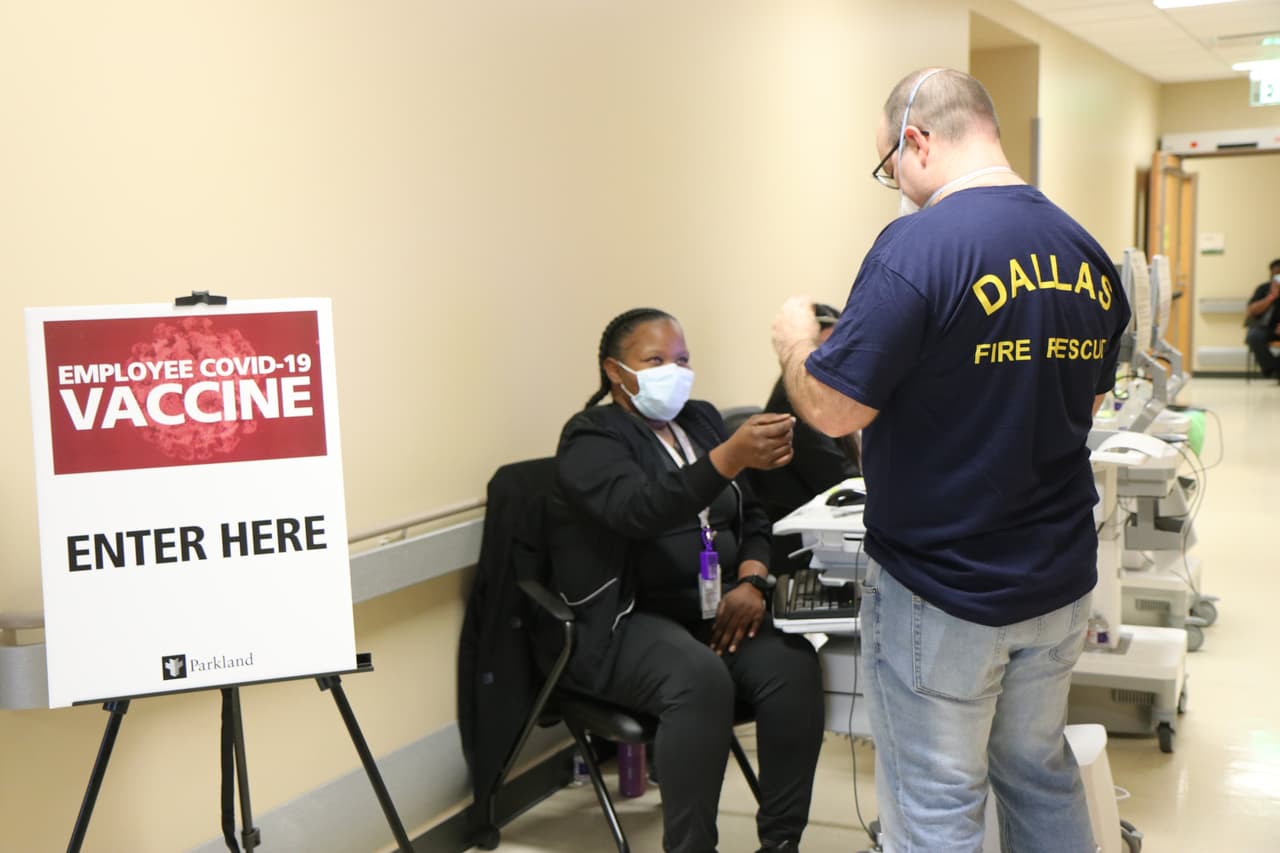 El director de emergencias de la ciudad dijo a Noticias 23 que aún no saben cuándo podrían recibir el segundo lote de dosis para completar la vacunación de los 5mil trabajadores esenciales que tiene la ciudad.
<br>