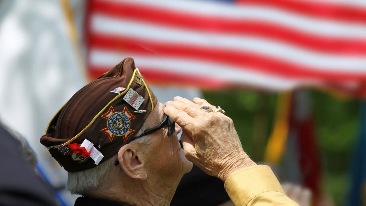 <b><a href="https://www.dmva.pa.gov/veteransaffairs/Pages/Outreach-and-Reintegration/PennsylvaniaVeteransRegistry.aspx?fbclid=IwAR2cYzh3fwpFntQO6v9eJjEG5dmnYRZ-NFONKsFWBbnCxLth6T9Wvx-Ibp0" target="_blank">Registro de veteranos de Pensilvania</a></b>: es una aplicación en línea que permite a los veteranos, familiares y personas que trabajan con veteranos conectarse con DMVA para solicitar información relacionada con los valiosos beneficios, programas y servicios estatales que se ofrecen. Al conectarse con DMVA, los inscritos también pueden optar por recibir comunicaciones continuas, como el resumen semanal de DMVA (vea nuestra edición más reciente aquí), noticias de última hora y otras actualizaciones.