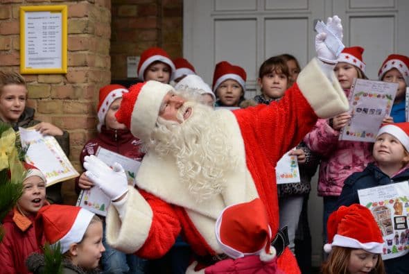 Es tanta la devoción por San Nicolás en tierras mediterráneas se convirtió en santo patrón de Grecia, Turquía, Rusia y la Lorena, Francia. En occidente se le conoce como San Nicolás de Bari, ya que, cuando los musulmanes invadieron el territorio, antiguamente griego y que hoy es Turquía, los cristianos lograron sacar en secreto sus reliquias (1087) y las llevaron a la ciudad de Bari en Italia y ahora descansan en la basílica de San Nicolás, Bari, Italia.