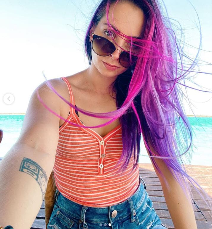 Por aquellas fechas, se presentó una denuncia en México en contra de la 'youtuber' de 30 años porque en uno de sus canales de YouTube habría dicho que recibió el video de la violación de una menor de edad, que lo reprodujo y almacenó. Además, se refirió a la presunta víctima como una "puta".