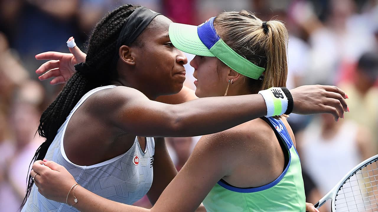 Coco Gauff se despidió del Abierto de Australia entre lágrimas tras perder ante Sofía Kenin en la cuarta ronda y puso freno al avance de la adolescente que está haciendo historia en el llamado 'deporte blanco'.
<br>