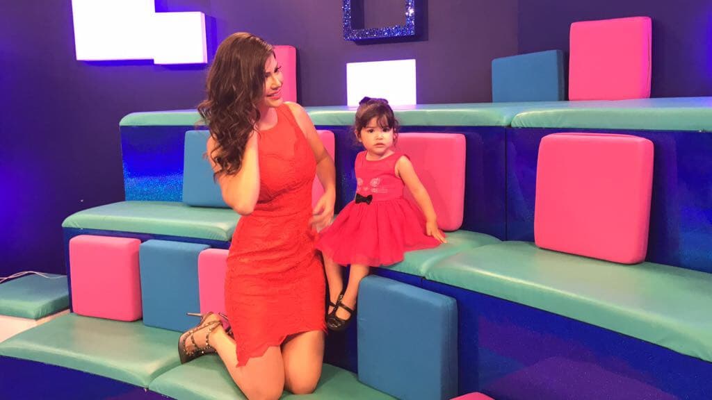 A la princesa de Ana Patricia le encanta acompañar a su mami al trabajo y posar para las fotos.