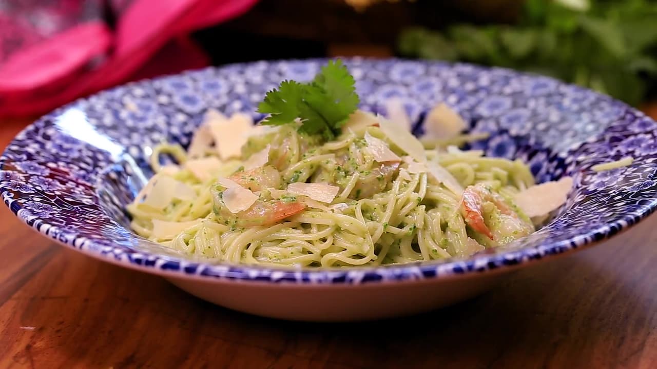 Espagueti con salsa de cilantro 