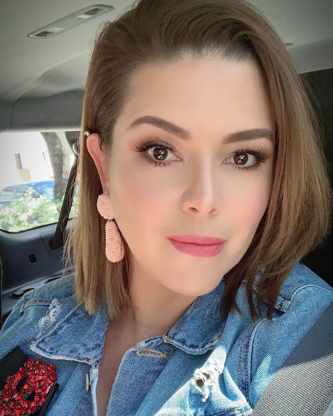 “Estoy ahora por comenzar un tratamiento otra vez. Cierro el año con esa mala onda de que tengo que empezar tratamiento ahorita en diciembre en Miami. Dios sabe lo que hace y sigo yo luchando por mi salud”, comentó el día que presentó su nueva línea de maquillaje.