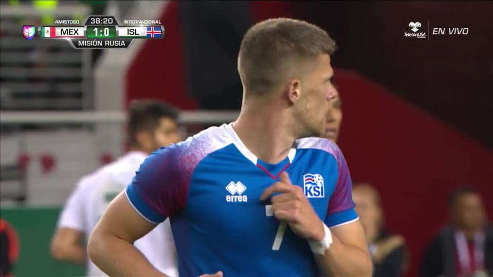 Tiro desviado de Johann Berg Gudmundsson