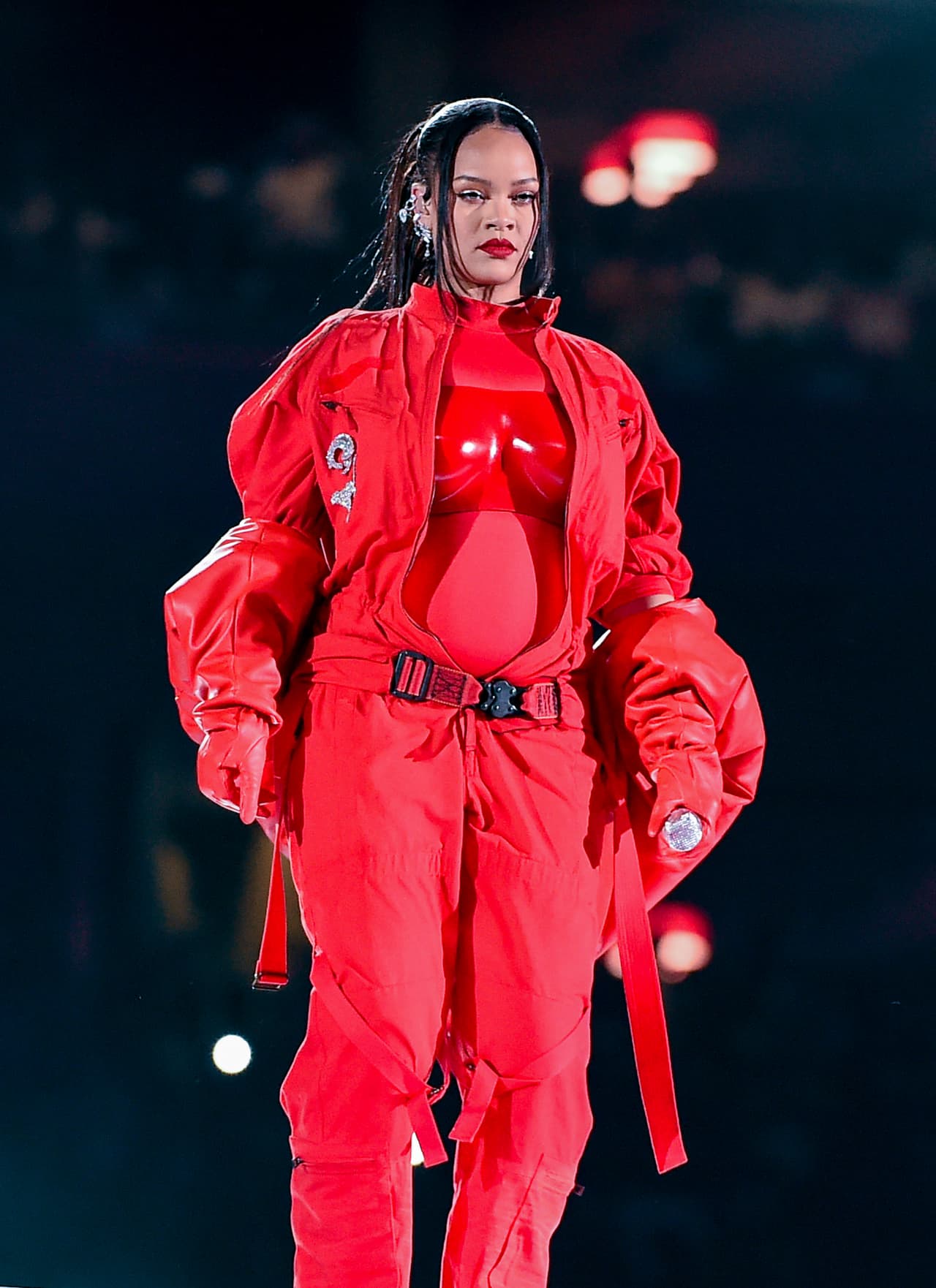 Ahí, 
<b><a href="https://www.univision.com/famosos/rihanna-pancita-de-embarazo-top-de-latex-y-encaje-desfile-gucci-fotos" target="_blank">le hizo saber al mundo su segundo embarazo. </a></b>
<br>