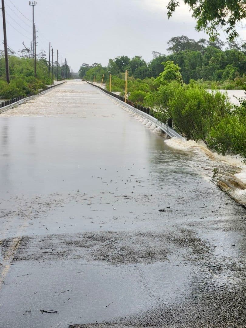"
<b>El río subirá otros cuatro pies esta tarde</b>", advirtió Lindner.