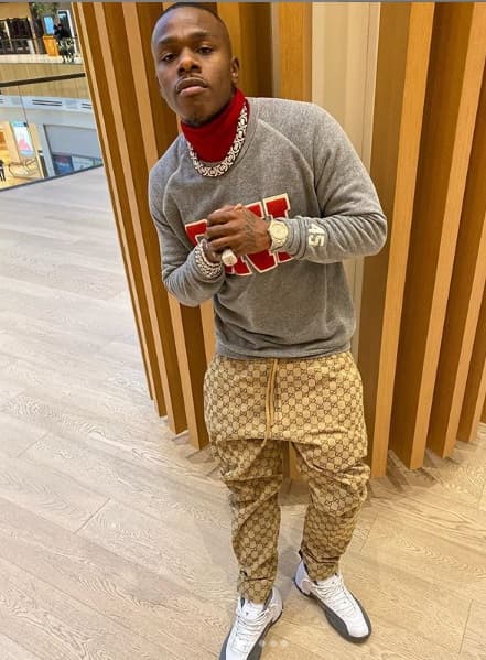 Tras las críticas, el Departamento de Policía de Charlotte emitió un comunicado a través de su cuenta oficial de Twitter para consignar su versión de los hechos.